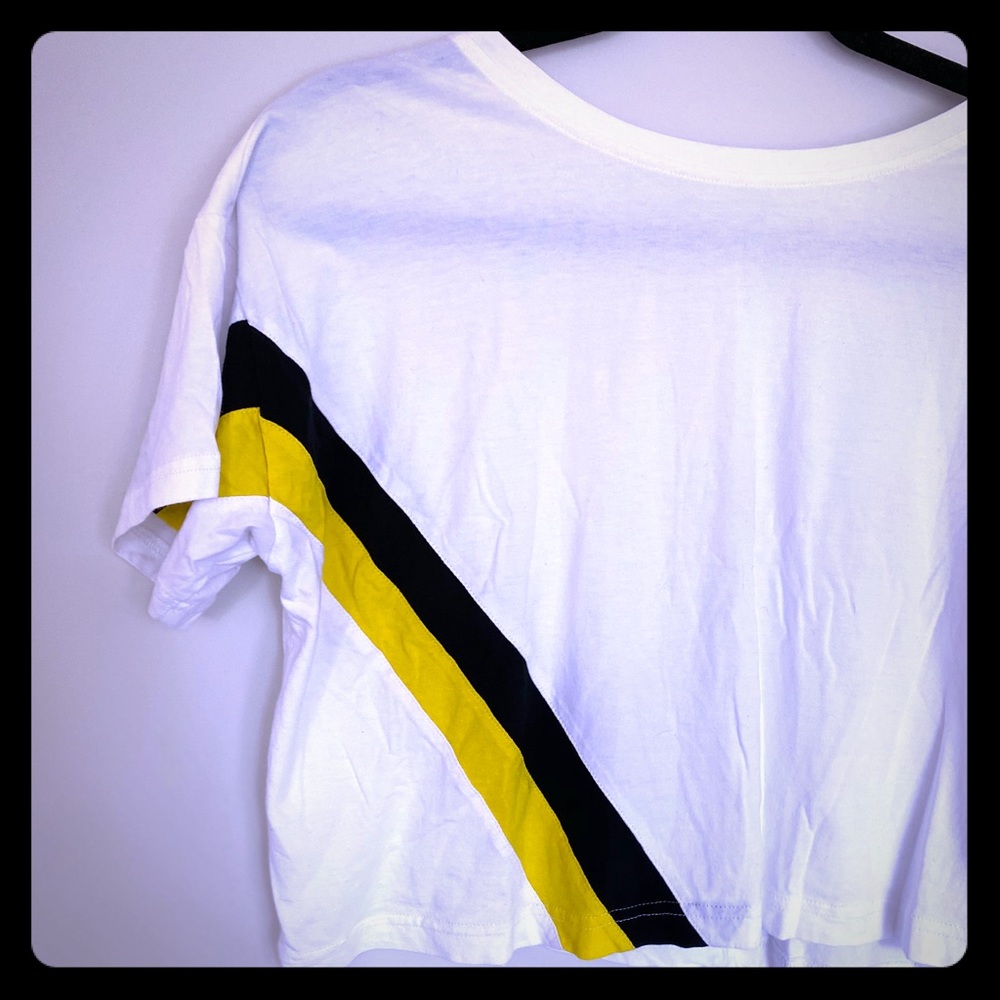 Short sleeve crop top w/ black & yellow stripe